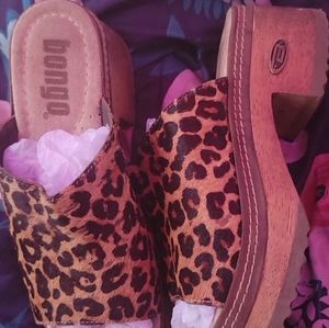 Bongo vintage cheetah open toe clogs